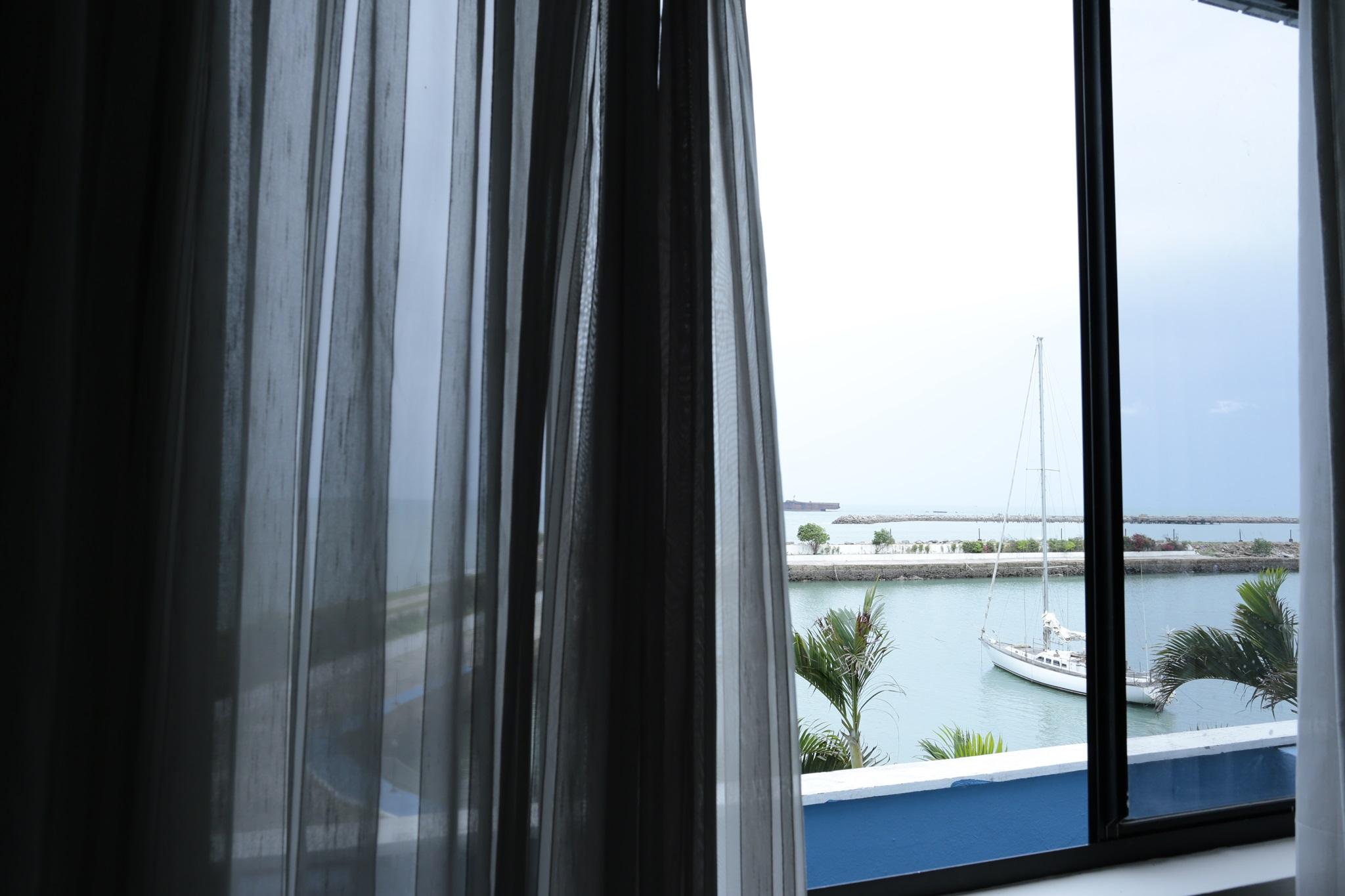 Marina Park Hotel フォルタレザ エクステリア 写真 A window with a curtain